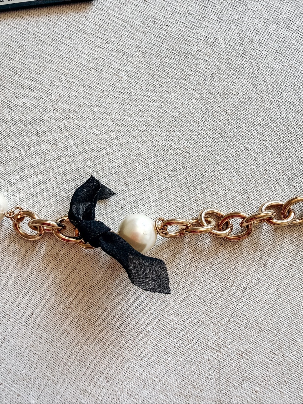 Ann Taylor Gold Tone Faux Pearl Chain Ribbon Statement Necklace NWT - Picture 4 of 4